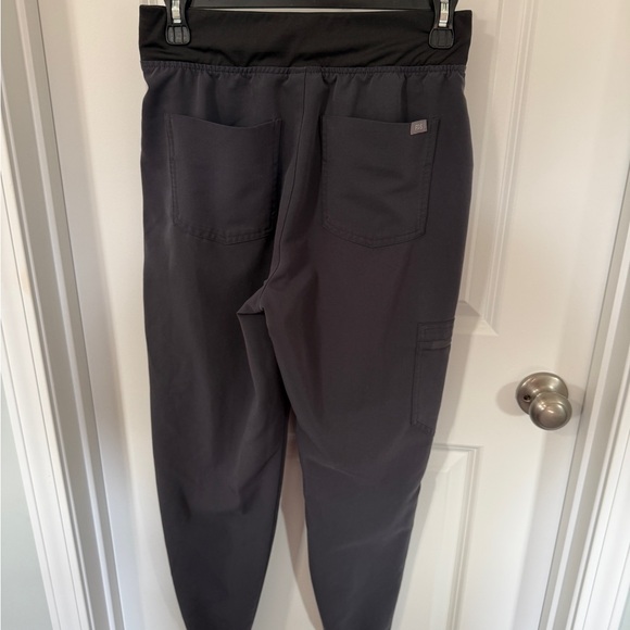 Figs Women's Charcoal Joggers with Pink Drawstring high waisted size small - Picture 2 of 3